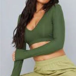 KHAKI SOFT RIB V NECK LONG SLEEVE ELASTIC HEM CROP TOP
